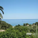 Stanza In Con Giardino Vista Mare ベッド・アンド・ブレックファスト チェファル