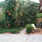 Stanza In Con Giardino Vista Mare ベッド・アンド・ブレックファスト *