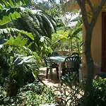 ベッド・アンド・ブレックファスト Stanza In Con Giardino Vista Mare