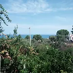 Stanza In Con Giardino Vista Mare ベッド・アンド・ブレックファスト