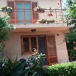Stanza In Con Giardino Vista Mare ベッド・アンド・ブレックファスト *