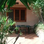 Stanza In Con Giardino Vista Mare チェファル