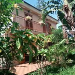 Stanza In Con Giardino Vista Mare *