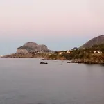 ベッド・アンド・ブレックファスト Stanza In Con Giardino Vista Mare *