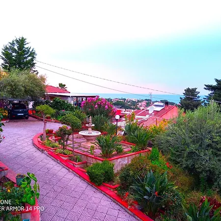 Stanza In Con Giardino Vista Mare