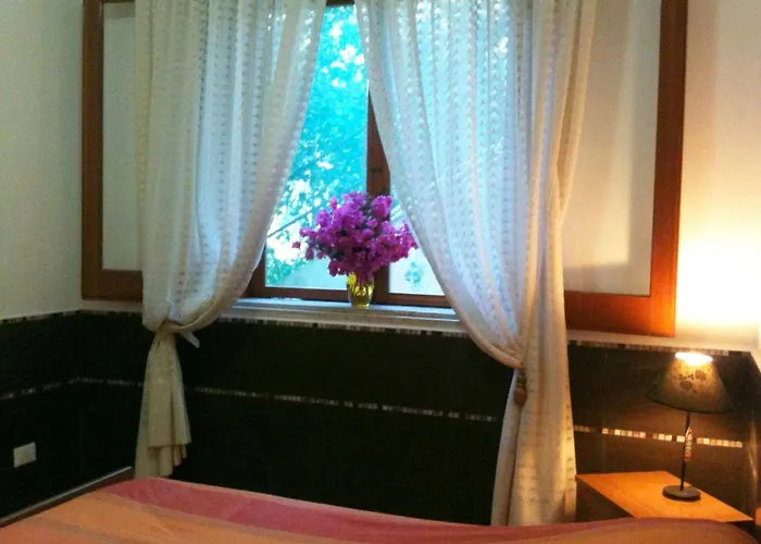 Bed and Breakfast Stanza In Con Giardino Vista Mare Cefalù