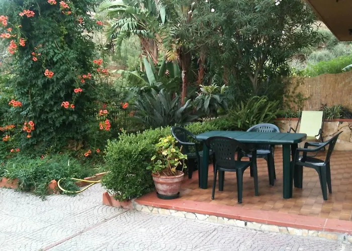 Stanza In Con Giardino Vista Mare * Cefalú