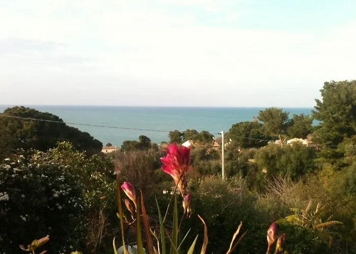 Bed and Breakfast Stanza In Con Giardino Vista Mare Cefalù
