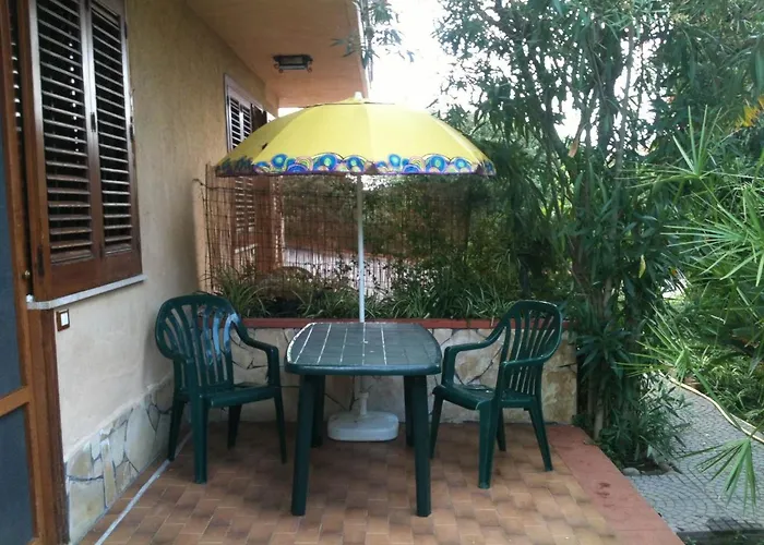 Bed and Breakfast Stanza In Con Giardino Vista Mare