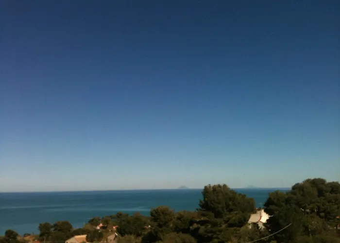 Stanza In Con Giardino Vista Mare Bed and Breakfast *