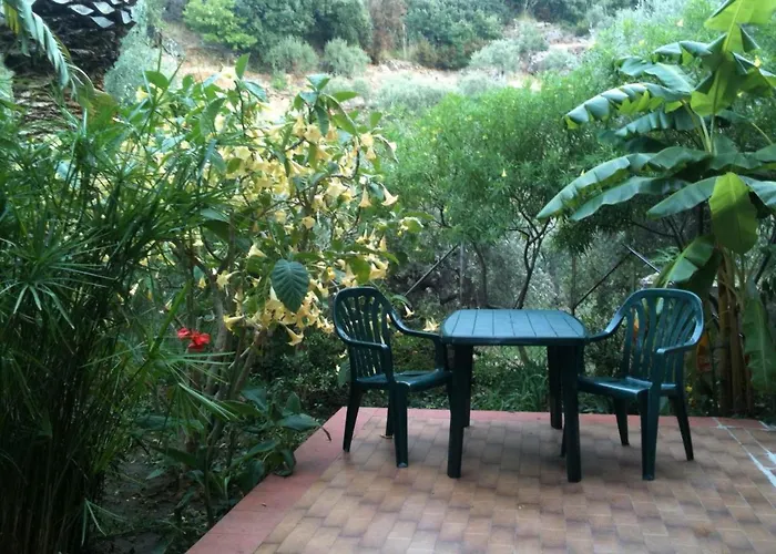 Stanza In Con Giardino Vista Mare Bed and Breakfast