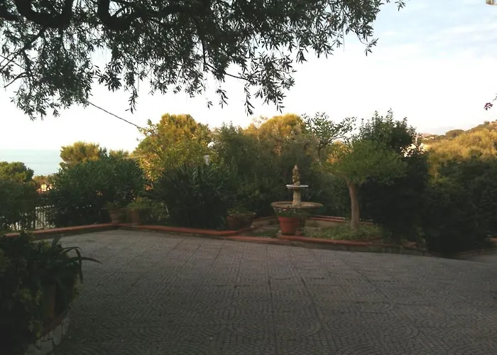 Stanza In Con Giardino Vista Mare Bed and Breakfast Cefalù