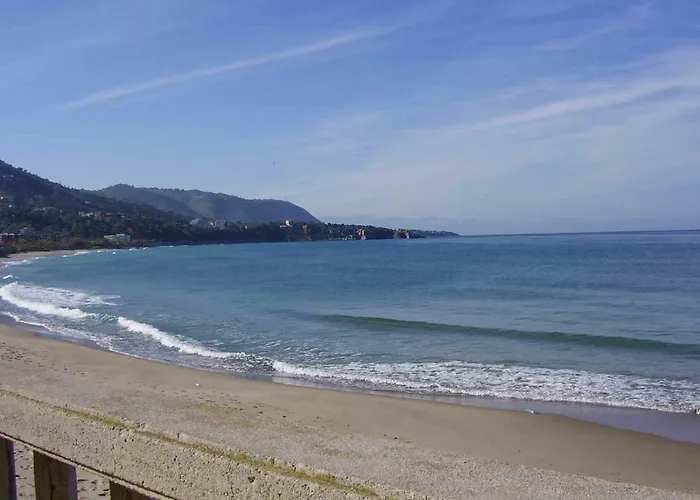 Bed and Breakfast Stanza In Con Giardino Vista Mare Cefalù