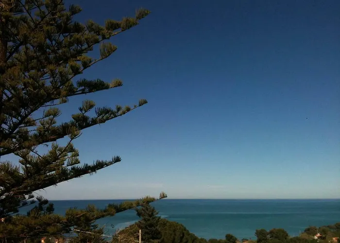 Stanza In Con Giardino Vista Mare Bed and breakfast Cefalú