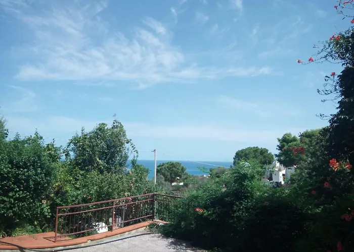 Stanza In Con Giardino Vista Mare Bed and Breakfast *