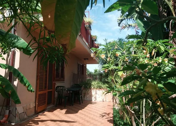 Stanza In Con Giardino Vista Mare Bed and Breakfast Cefalù