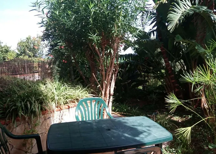 Stanza In Con Giardino Vista Mare Bed and breakfast *