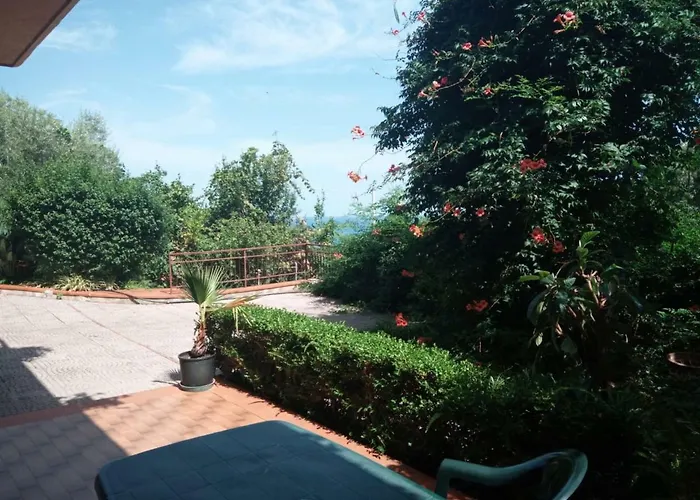 Stanza In Con Giardino Vista Mare