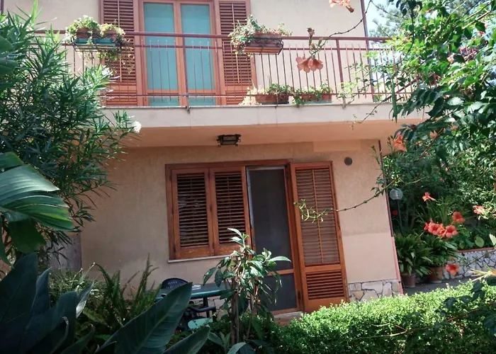 Stanza In Con Giardino Vista Mare Bed and breakfast *
