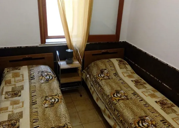 Stanza In Con Giardino Vista Mare