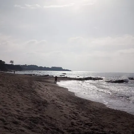 Stanza In Con Giardino Vista Mare Panzió *