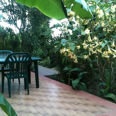 Stanza In Con Giardino Vista Mare Panzió *