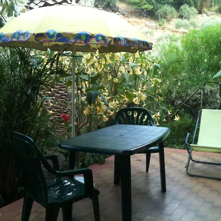 Stanza In Con Giardino Vista Mare Panzió *
