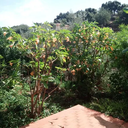 Stanza In Con Giardino Vista Mare Panzió *