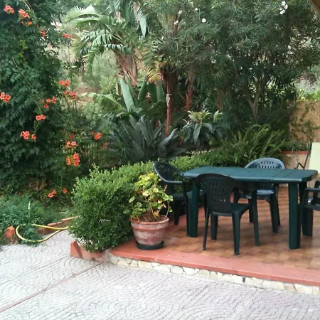 Stanza In Con Giardino Vista Mare * Cefalu
