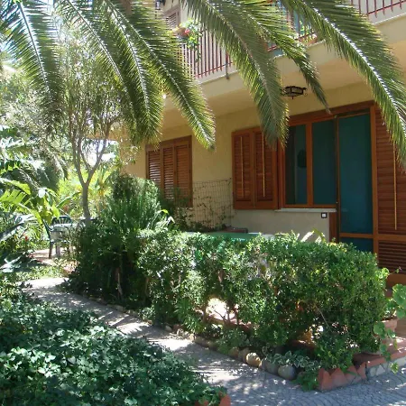 Stanza In Con Giardino Vista Mare