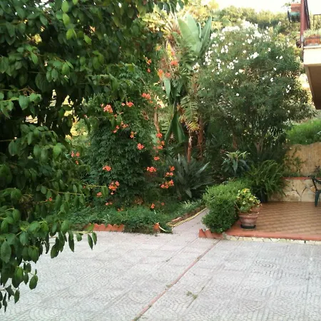 Stanza In Con Giardino Vista Mare Bed & Breakfast *