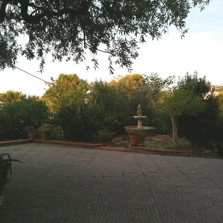 Stanza In Con Giardino Vista Mare Alojamento de Acomodação e Pequeno-almoço Cefalù
