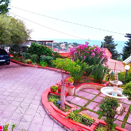 Stanza In Con Giardino Vista Mare Cefalu