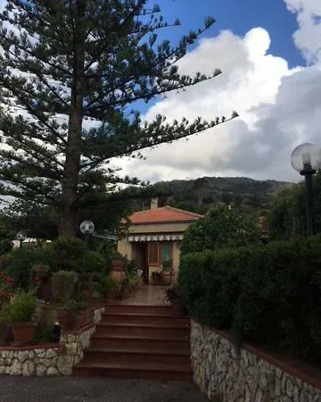 Stanza In Con Giardino Vista Mare