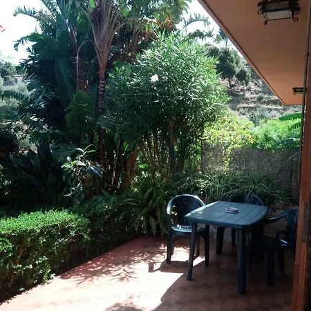 Stanza In Con Giardino Vista Mare Panzió Cefalù
