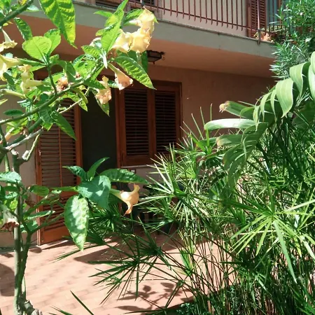 Stanza In Con Giardino Vista Mare Bed & Breakfast *