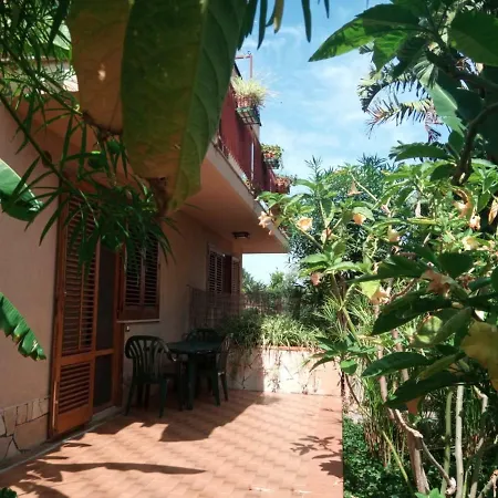 Stanza In Con Giardino Vista Mare Panzió Cefalù