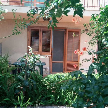 Panzió Stanza In Con Giardino Vista Mare
