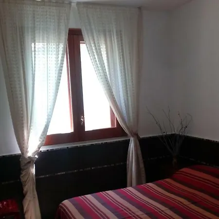 Stanza In Con Giardino Vista Mare Alojamento de Acomodação e Pequeno-almoço Cefalù