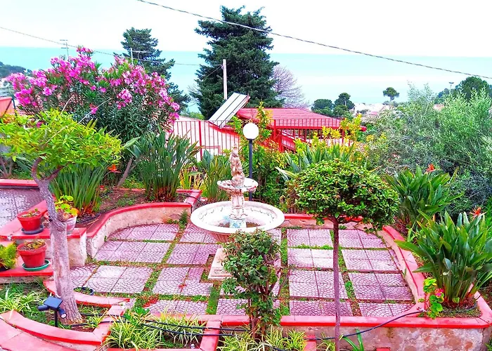 住宿加早餐酒店 Stanza In Con Giardino Vista Mare 切法卢